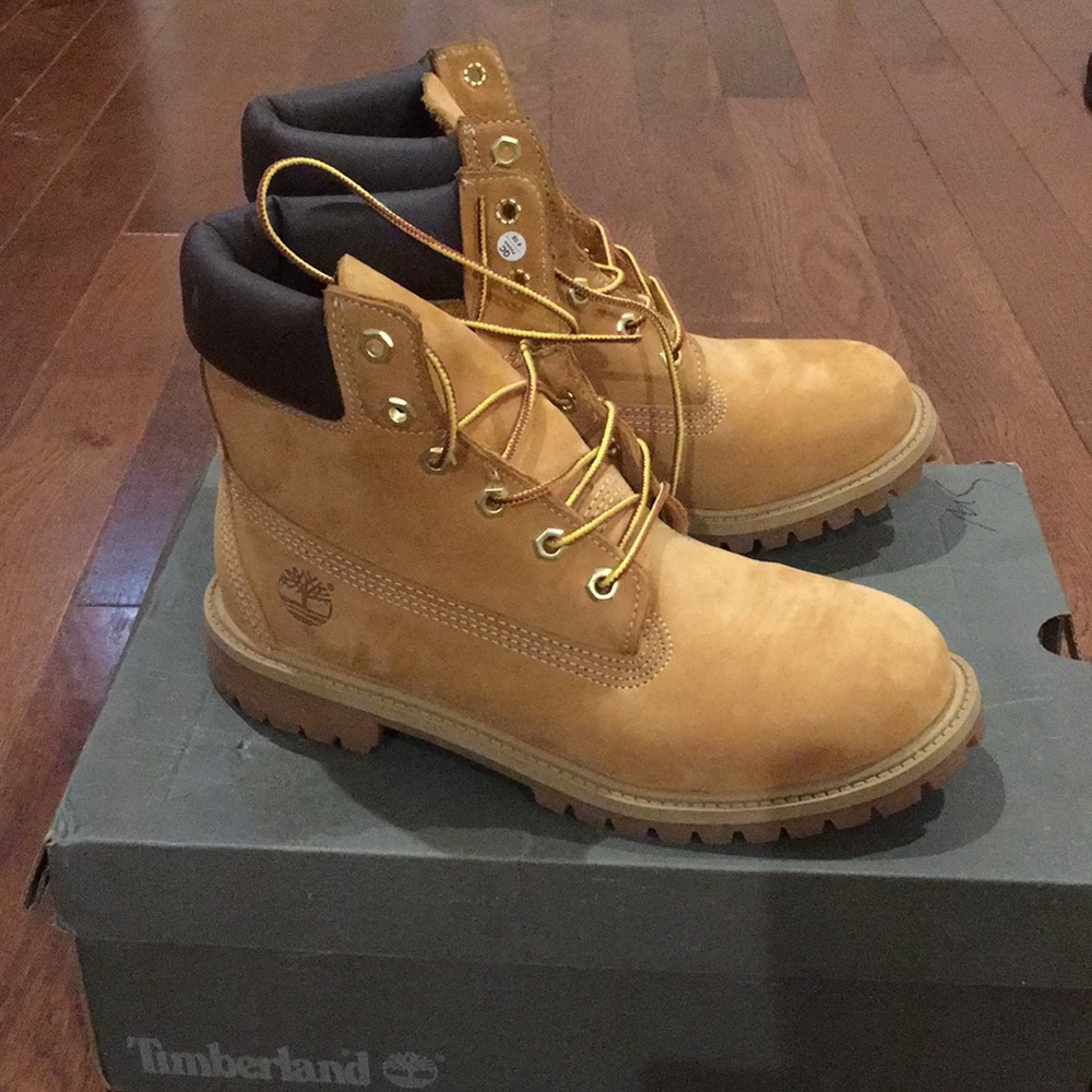 Boots - Picture 2 of 8